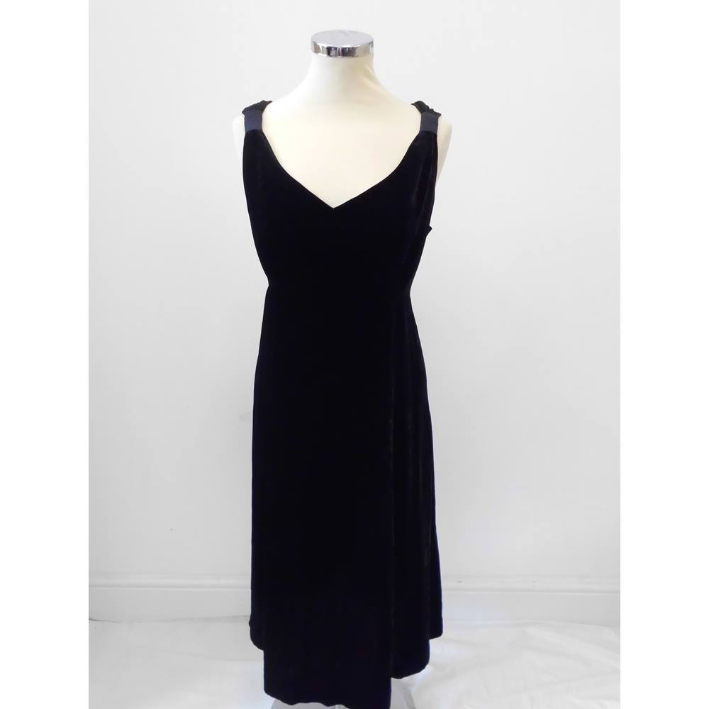 EAST Elegant Black Velvet Dress East - Size: 14 - Black - Knee length ...