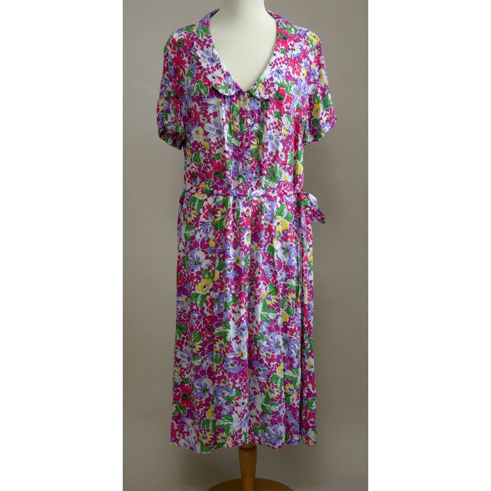 Floral dress by East, size 18 East - Size: 18 - Pink - Knee length ...