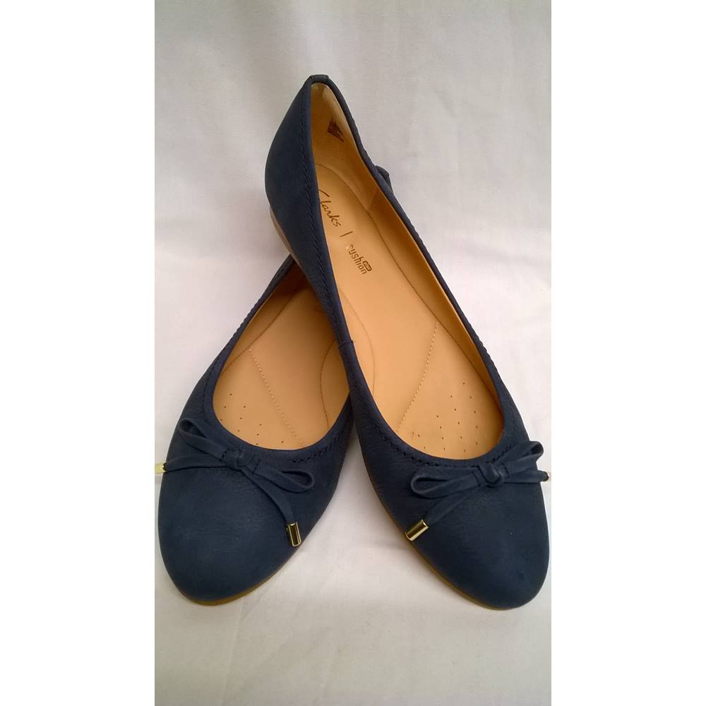 Clarks Grace Lily Navy Leather Pumps Clarks - Size: 7 - Blue - Flat ...