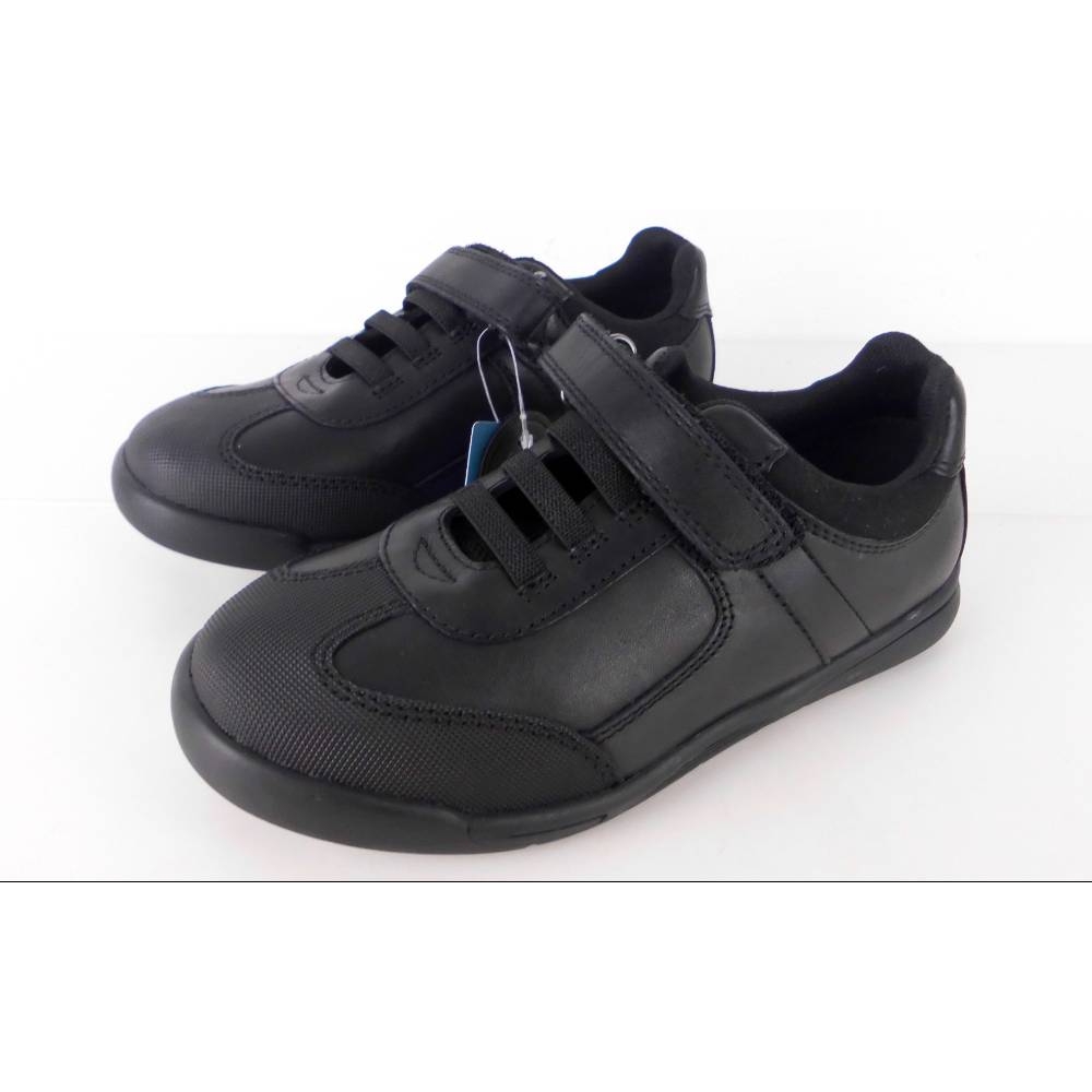 M&S Marks & Spencer Leather KIDS school shoes Black Size: 10.5 | Oxfam ...