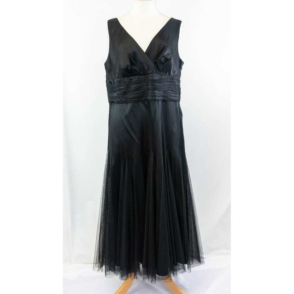 size 18 designer dresses for size 18 - Second Hand Women's Clothing ...
