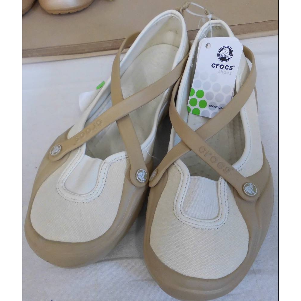 crocs cream