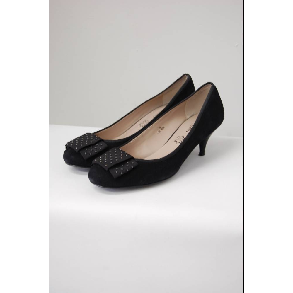 M&S Marks & Spencer Leather Bow Court Shoes Black Size: 6 | Oxfam GB ...