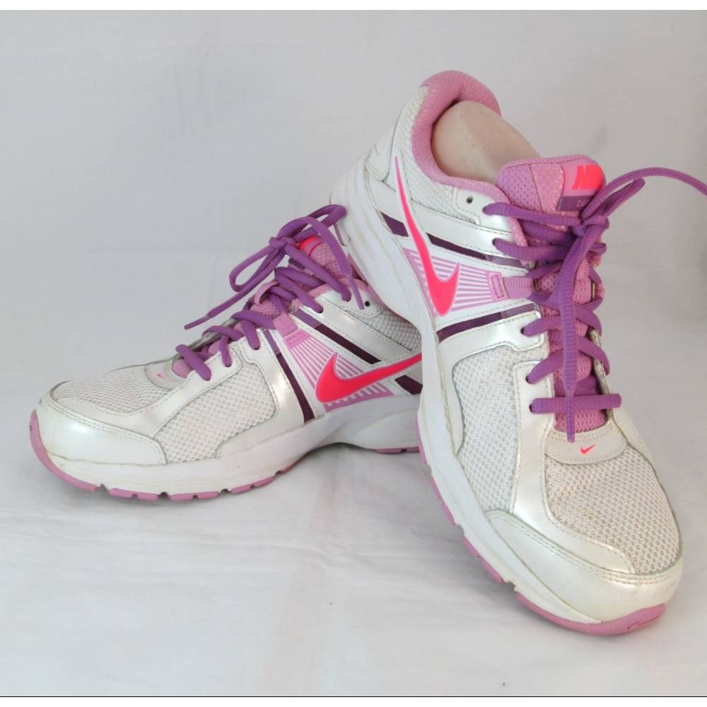 nike white trainers size 5