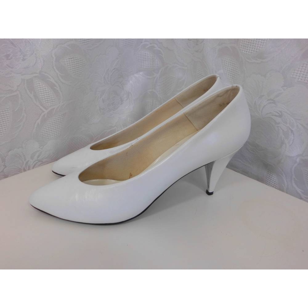 Saxone Court shoes White Size: 10 | Oxfam GB | Oxfam’s Online Shop