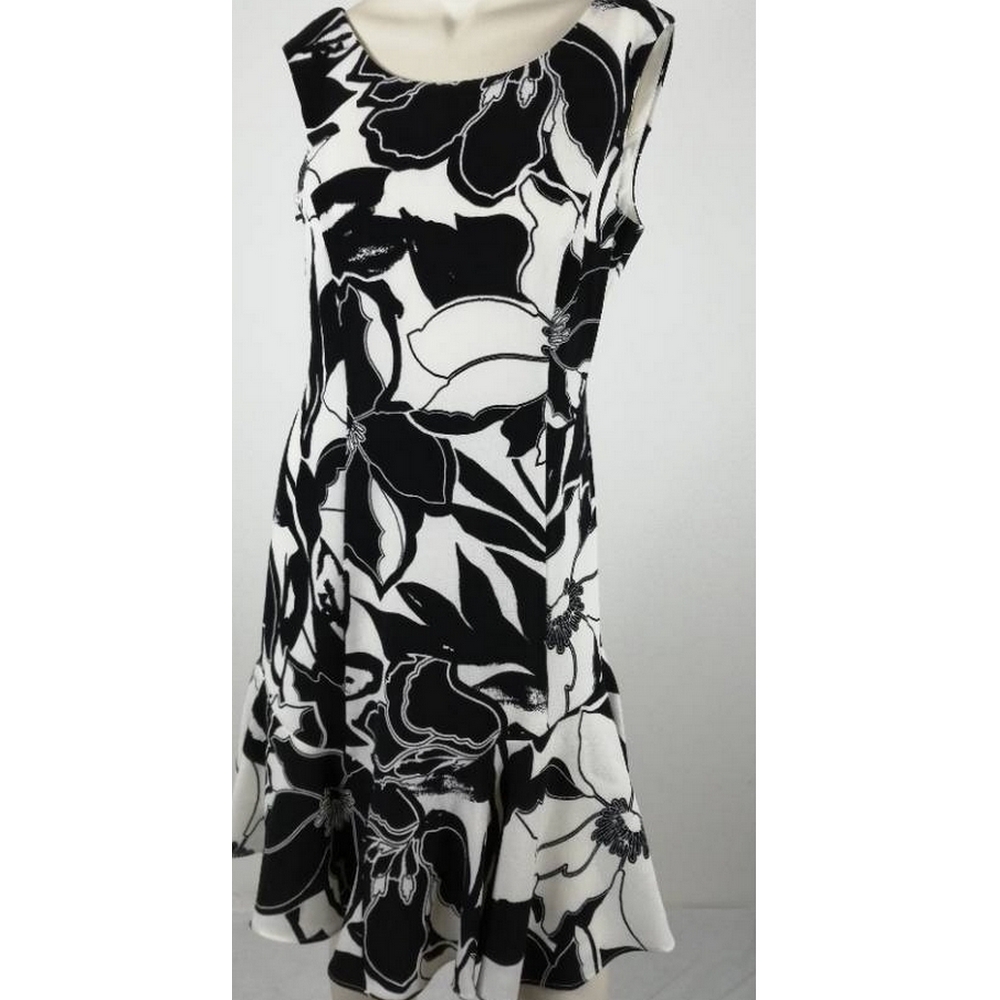 Precis Patterned Knee-length Dress Black and White Size: 10 For Sale in ...