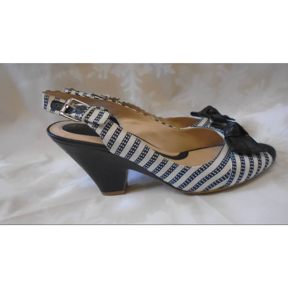 naturalizer peep toe flats