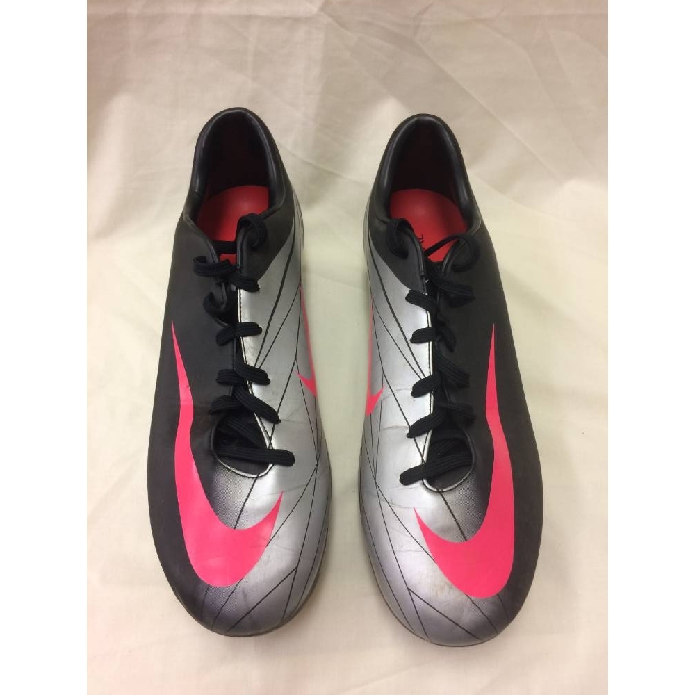 black nike football boots mens