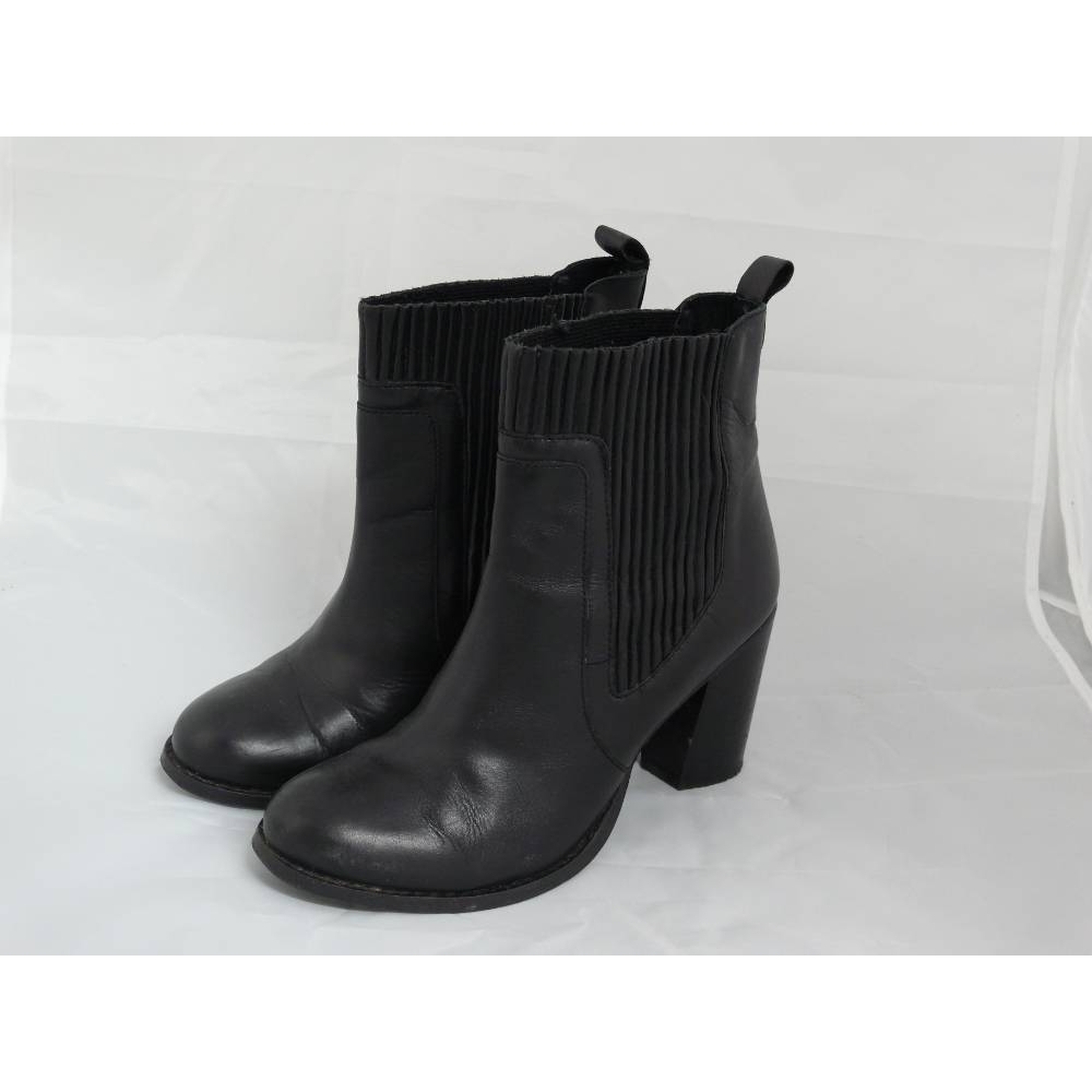 dune patent boots