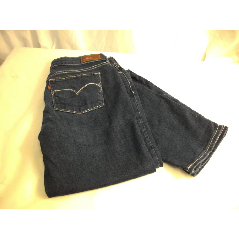 size 32 in womens levis